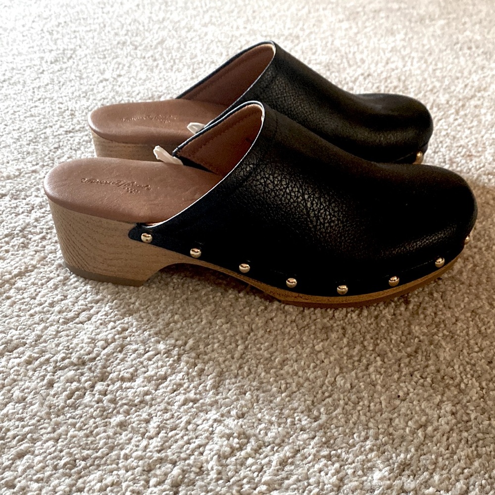 Never worn clogs
